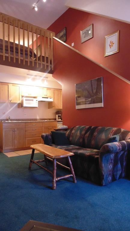 Heffley Boutique Inn Sun Peaks Room photo