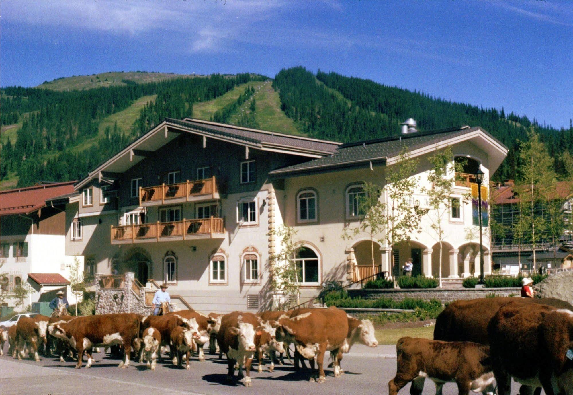 Heffley Boutique Inn Sun Peaks Exterior photo